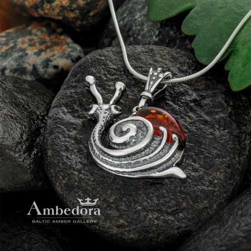 3_3144-sro-b-ko-1_colorbg_snail_necklace